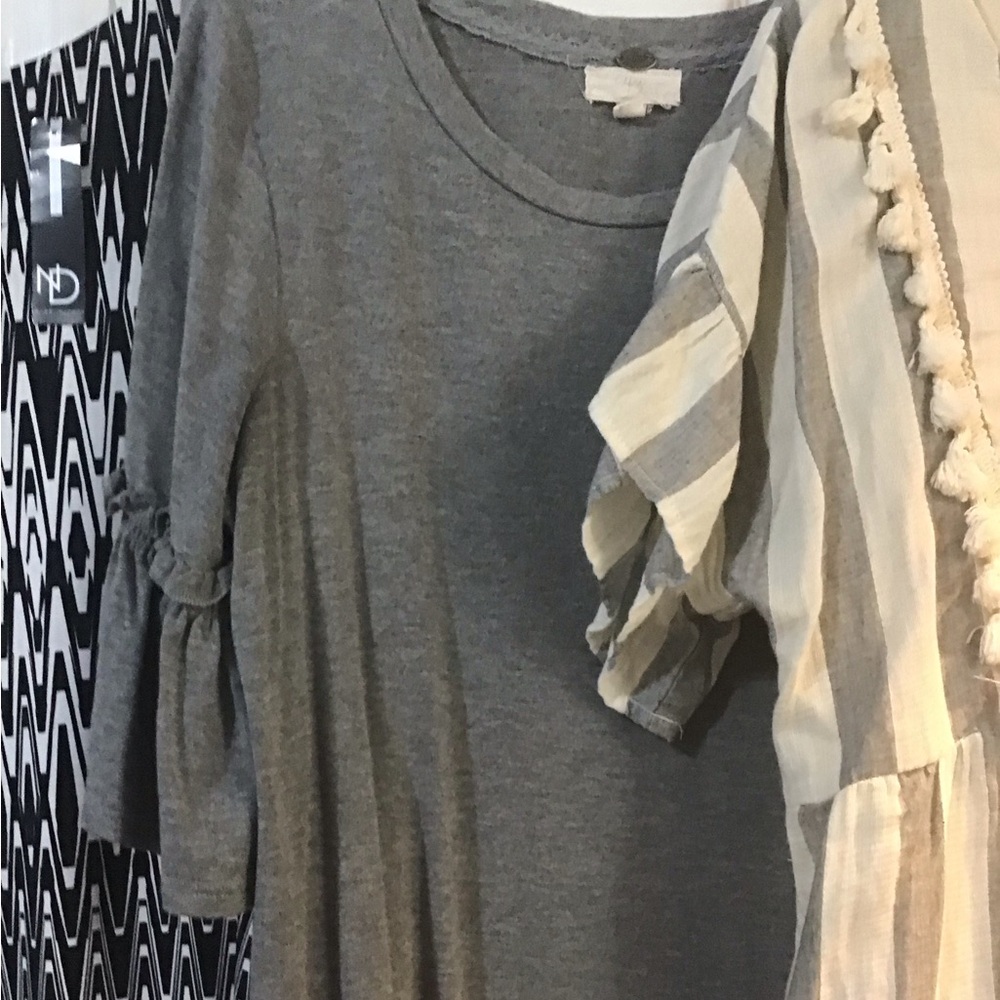 3 dresses- Cream and Gray dress,black and white, gray with ruffled sleeves. - Picture 3 of 9